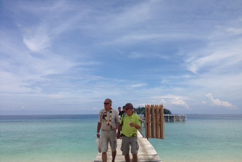 Turis asing di Sabang, Pulau Weh, Aceh (ilustrasi). Jumlah wisatawan ke Sabang mengalami penurunan drastis pada tahun ini.