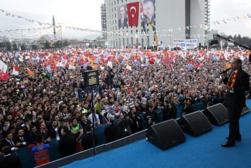 Turkey's Prime Minister Tayyip Erdogan addresses his supporters during an election rally of his ruling Ak Party (AKP) in Malatya March 6, 2014 file photo.