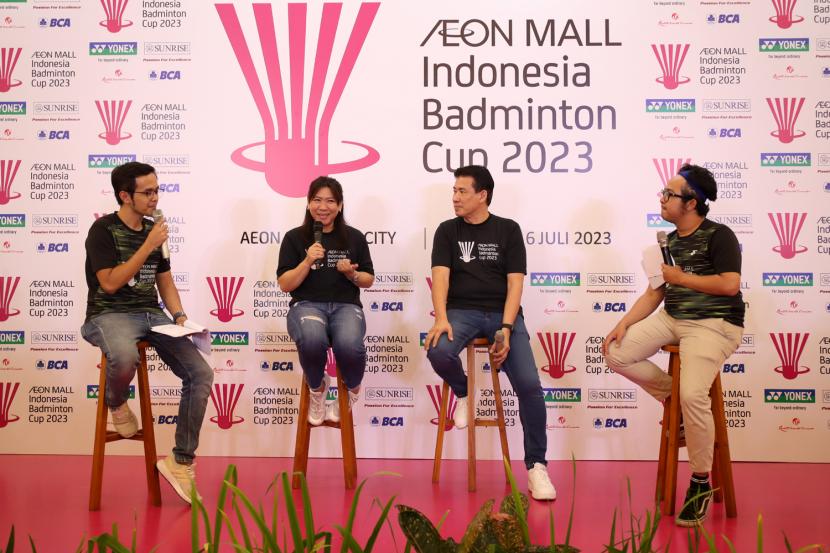 Turnamen AEON Mall Badminton Cup 2023 mendapatkan dukungan dari dua legenda bulu tangkis Indonesia, Susi Susanti dan Alan Budikusuma.