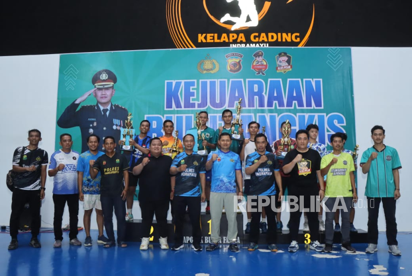 Turnamen bulutangkis Kapolres Indramayu Cup 2025 diselenggarakan di GOR Kelapa Gading, Kecamatan Sindang, Kabupaten Indramayu. 