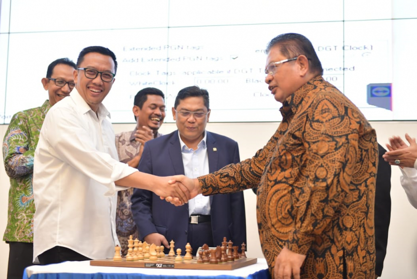 Turnamen Catur Internasional dalam rangka Taspen Anniversary Cup Chess Team Fide Rated I/XIV resmi dibuka Menpora Imam Nahrawi bersama Ketua Umum PB Percasi GM Utut Adianto di Auditorium Gedung Taspen, Jakarta, Senin (22/4).