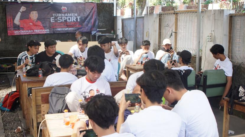 Turnamen esportsRelawan Sedulur Saklawase Perjuangan di Jawa Tengah. 