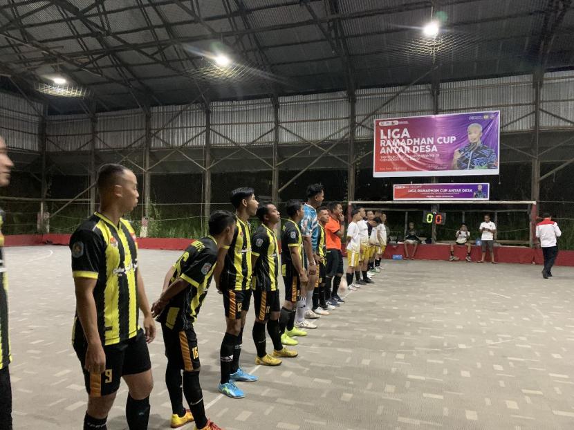 Turnamen futsal bersama milenial di Lapangan Futsal Guntur Ambawang, Dusun Parit Lengkong, Desa Jawa Tengah, Kecamatan  Sungai Ambawang Kabupaten Kubu Raya, Kalimantan Barat, Sabtu (15/4/2023).