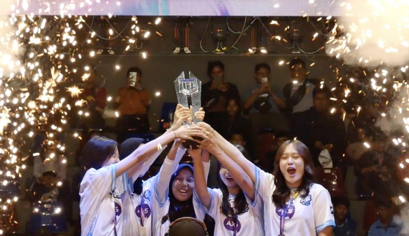 Turnamen gim khusus wanita Indonesia Female Legend (IFL) 2023 telah usai digelar. Evos Harvy pun keluar sebagai juara pada pertandingan seri Free Fire tersebut.