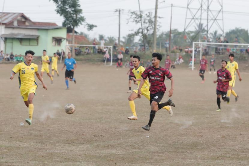 Turnamen sepak bola antartim se-Kabupaten Temanggung bertajuk Putra Giyanti Cup 2023 memeriahkan peringatan Bulan Kemerdekaan Republik Indonesia tahun ini.