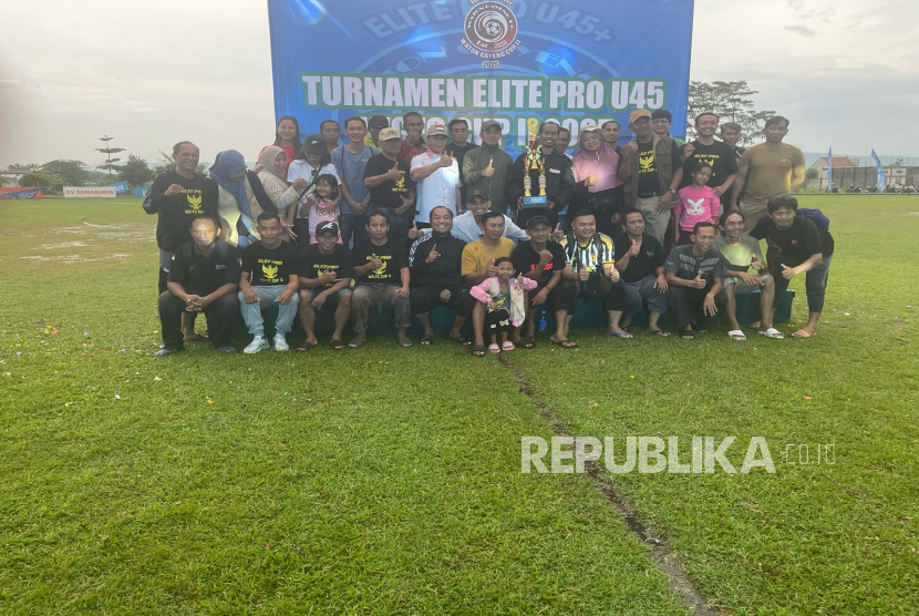 Turnamen sepak bola bergengsi, Elite Pro U45 Waton Gayeng FC (WGFC) Cup II 2025 sukses diselenggarakan di Lapangan Keyongan Kidul, Sabdodadi, Kabupaten Bantul, Daerah Istimewa Yogyakarta. Agung Drum Band dan Putra Pandawa menjadi juara bersama pada partai puncak yang berlangsung Ahad (16/2/2025) tersebut.