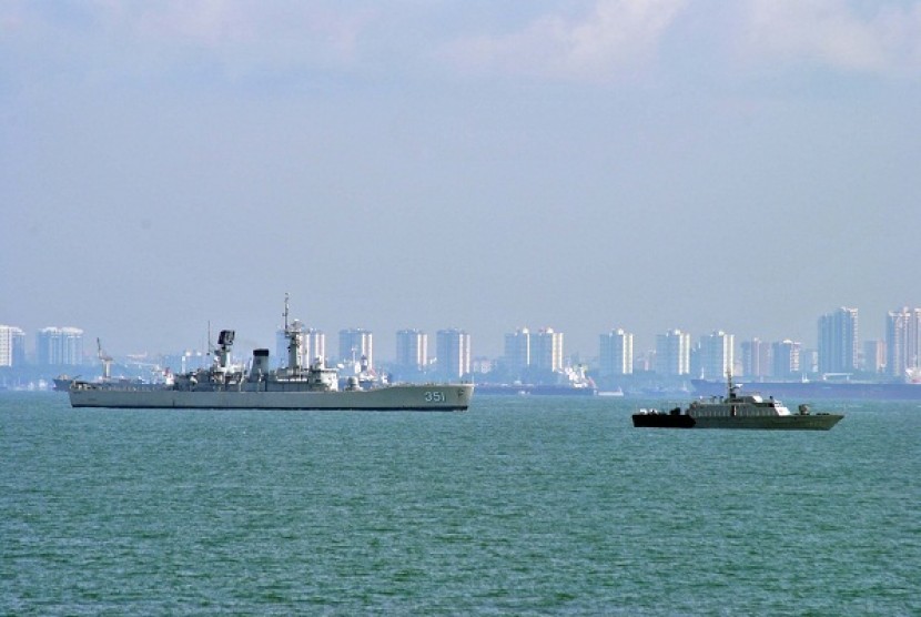 Two Indonesian navy ships patrol near Singaporean waters. (illustration)  