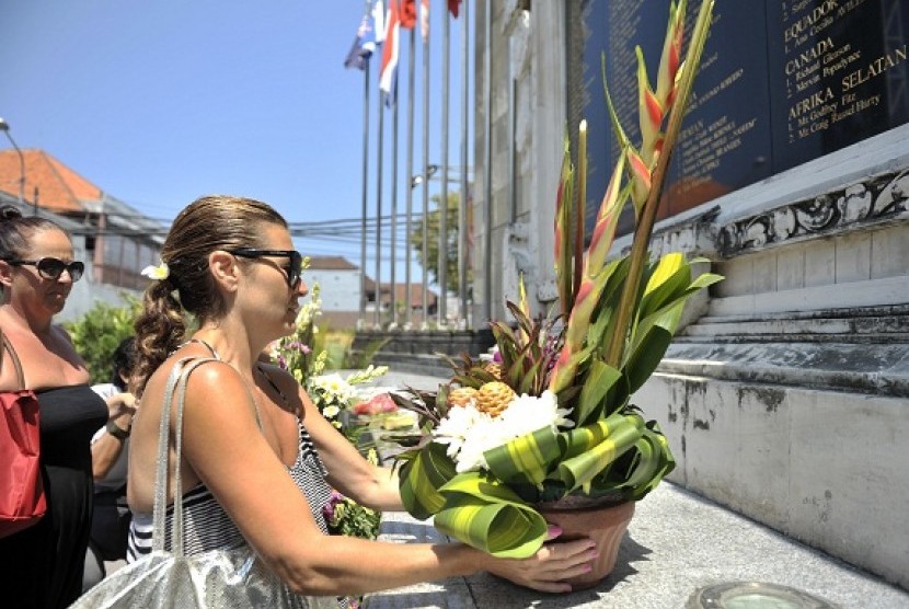 Two relatives of Bali bombing victim lay the wreath in Bali Bombing Monument in Luta, Bali, three days before the 10 commemoration of the tragedy that cost 202 lives including 88 Australians and other nationalities.  