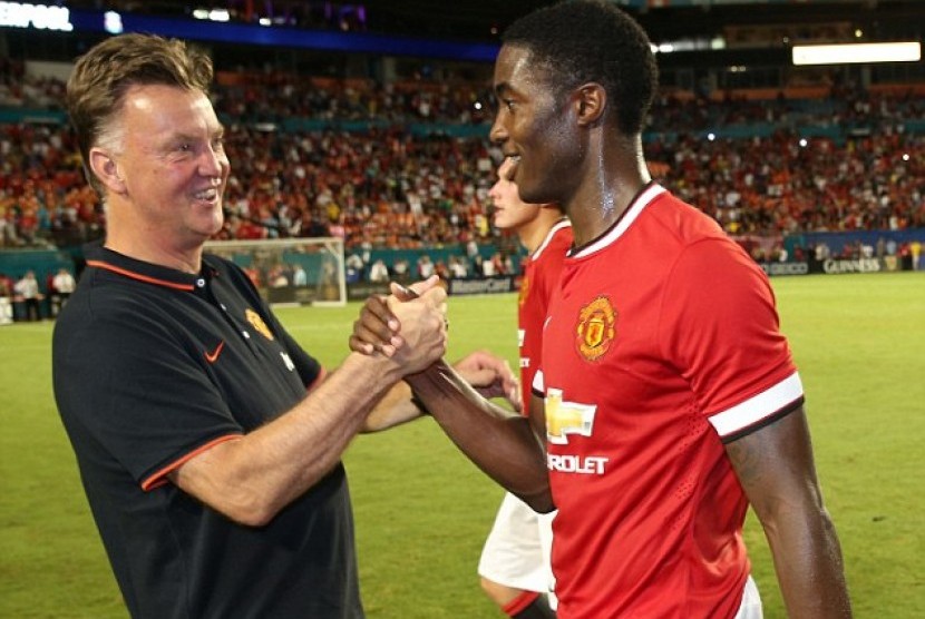 Tyler Blackett bersama Louis van Gaal