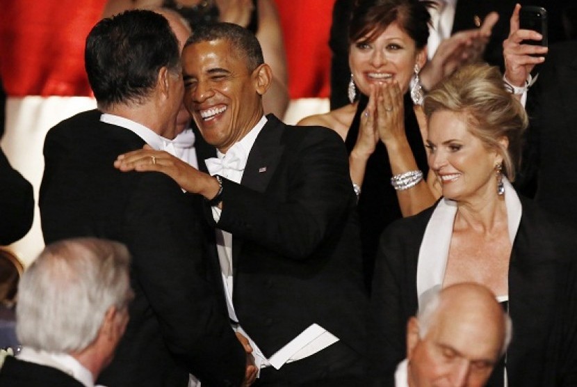 U.S. President Barack Obama and Republican presidential candidate Mitt Romney meet at the 67th Annual Alfred E. Smith Memorial Foundation dinner in New York, October 18, 2012. Ann Romney is pictured at right.   