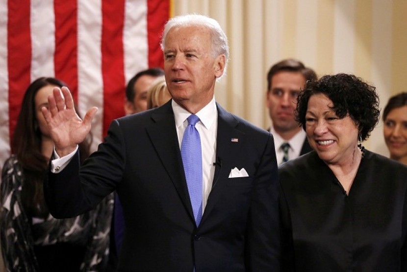 U.S. Vice President Joe Biden (left) after taking the oath of office from Supreme Court Justice Sonia Sotomayor (right) at the US Naval Observatory in Washington January 20, 2013.