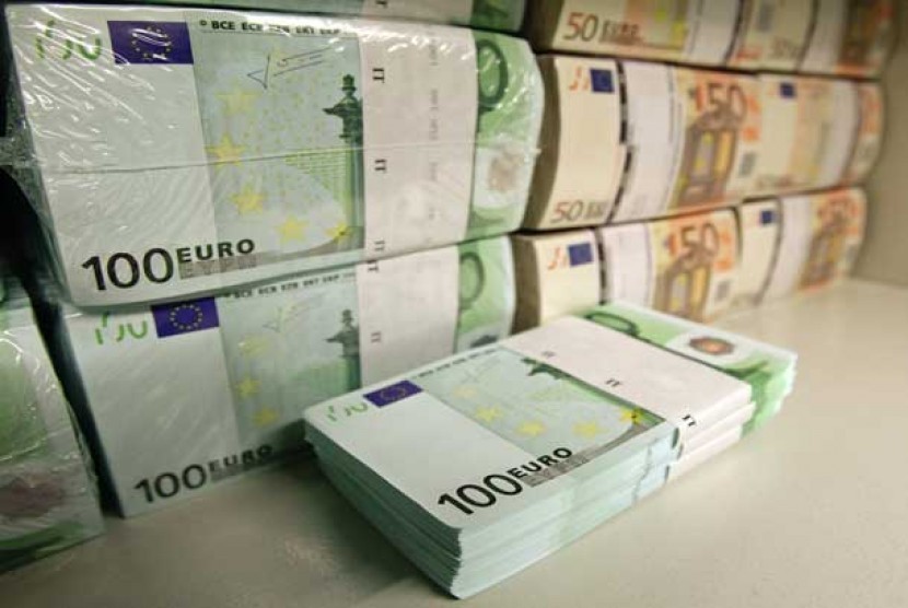Uang Euro  (ilustrasi). Kementerian keuangan Rusia mengatakan telah membayar penuh kupon Eurobond Rusia yang jatuh tempo pada 2035.