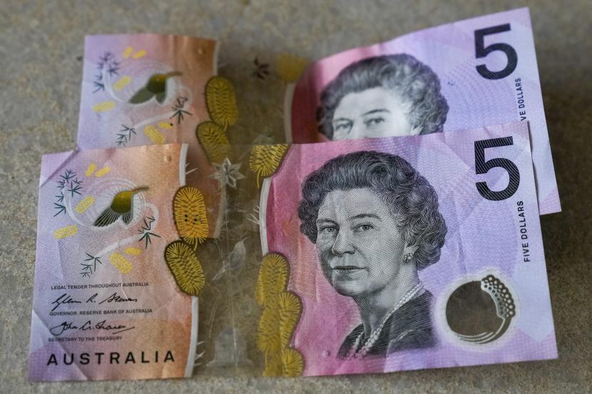  Uang kertas 5 dolar Australia difoto di Sydney, Sabtu, 10 September 2022. 