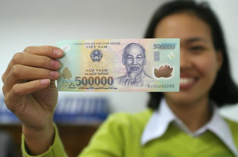Uang pecahan 500.000 ribu Dong yang digunakan Vietnam,