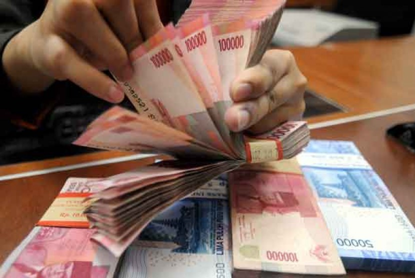 PPIH Surabaya Temukan Uang Rp 150 Juta Milik Jamaah Dikemas di Jeriken (ilustrasi).