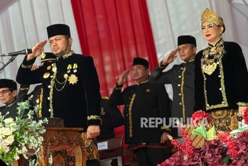 Gubernur Kalimantan Timur H. Rudy Masud (Harum) upacara peringatan Hari Ulang Tahun (HUT) ke-80 Kemerdekaan Republik Indonesia di Stadion Gelora Kadrie Oening Sempaja, Samarinda, Kalimantan Timur, Ahad (17/8/2025). 