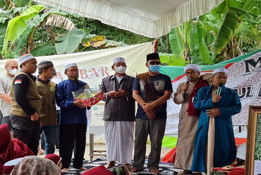 ubernur Kalsel Sahbirin Noor menghadiri kegiatan tabliq akbar sekaligus saprah amal di Majelis Raudhatul Mutaallimin Annahdliyah (RMA), Sabtu (11/12) sore yang berlokasi bangunan Ponpes RMA Guntung Manggis, Banjarbaru.