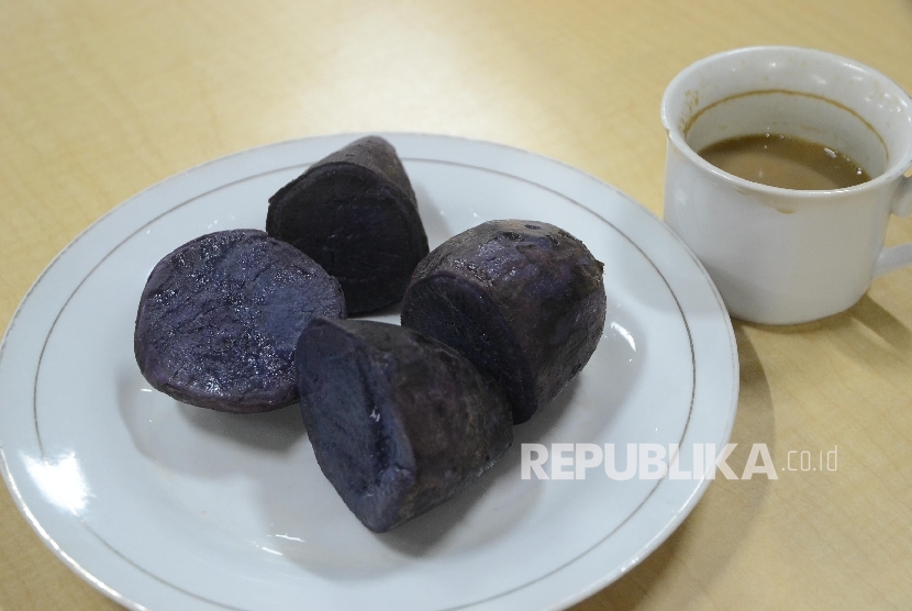 Ubi ungu. Konsumsi ubi ungu dianjurkan untuk menekan risiko kanker. 