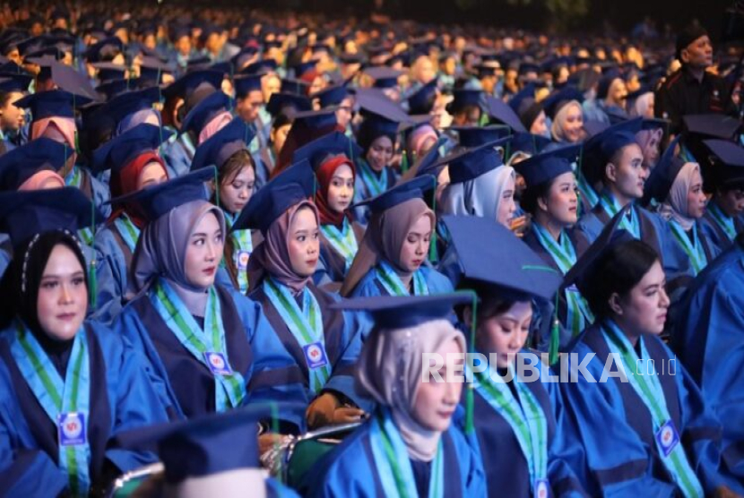 UBSI akan mennyelenggarakan wisuda ke-62 yang akan berlangsung pada 30 November hingga 5 Desember 2025 di BSI Convention Center, Kaliabang, Bekasi.