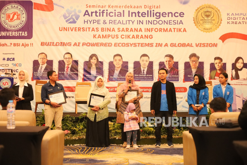 UBSI Cikarang menyiapkan berbagai presiasi untuk sekolah mitra.