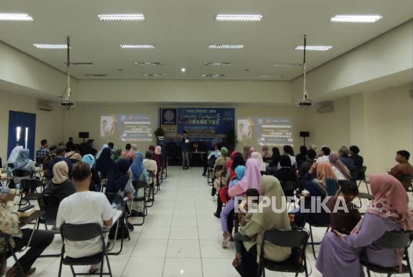 UBSI Kampus Cibitung menggelar BKOT sebagai sarana untuk dialog terbuka dengan orang tua mahasiswa. 