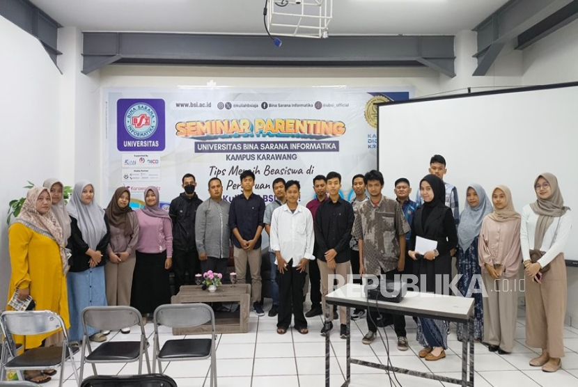 UBSI Kampus Karawang membawa kabar baik bagi anak-anak SMA/SMK melalui seminar yang membahas mengenai tips mendapatkan beasiswa di perguruan tinggi dan menyajikan simulasi bagi peserta. 
