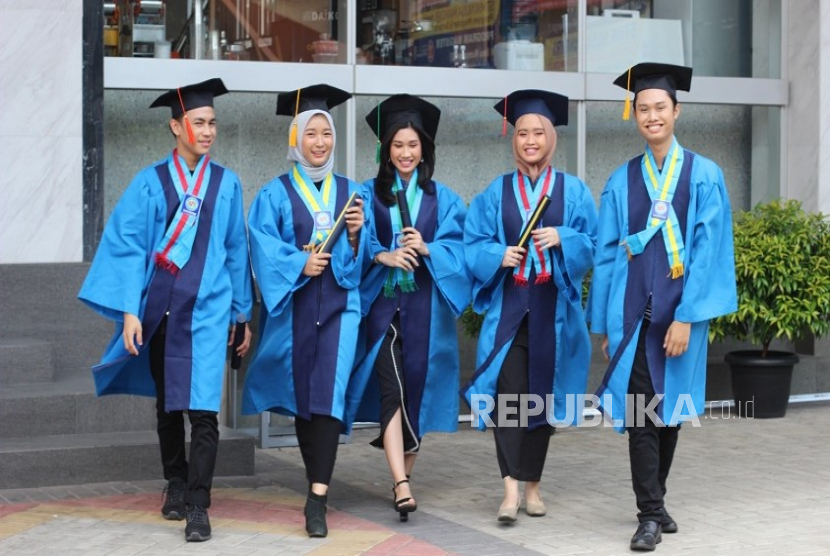 UBSI Kampus Tegal manawarkan program Sarjana Plus. Mahasiswa kuliah selama empat tahun, mendapatkan dua ijazah yaitu D3 dan S1. 