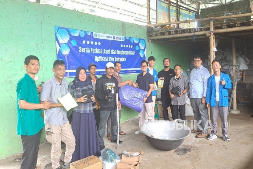Limbah Kaca Jadi Cuan! UBSI Kampus Tasikmalaya Salurkan Hibah PKM untuk Bank Sampah Berseka