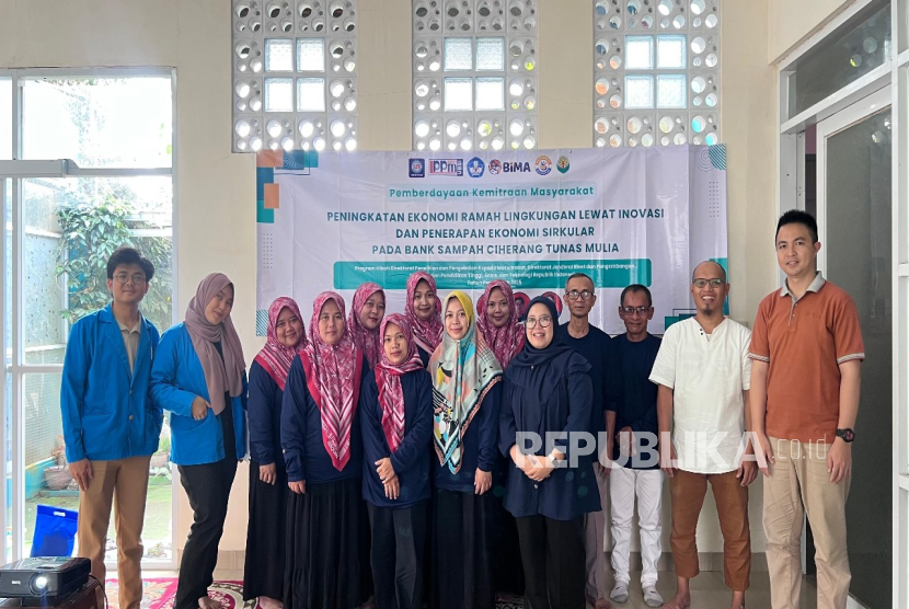 UBSI mendorong digitalisasi pengelolaan sampah melalui kegiatan Pelatihan Bank Sampah Digital yang digelar di Bank Sampah Tunas Mulia Ciherang, Tasikmalaya, Kamis (31/7/2025).