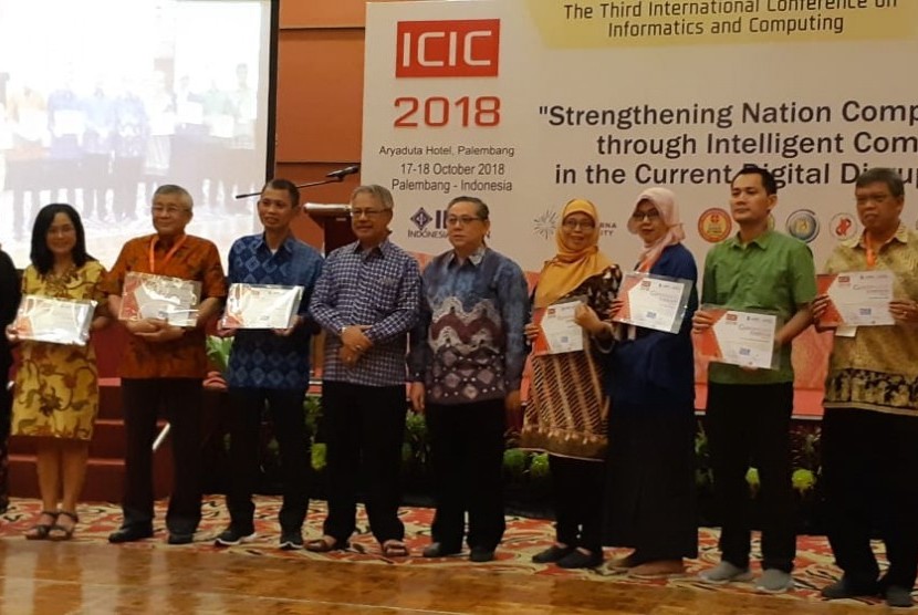 UBSI menerima sertifikat co-host ICIC 2018.