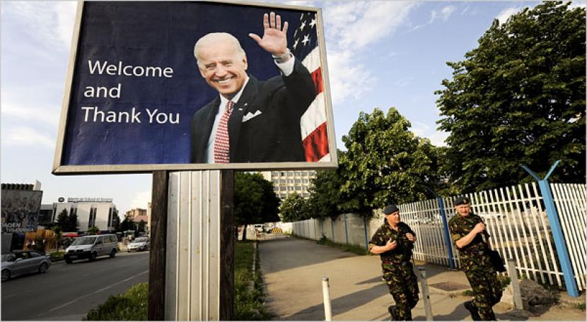 Ucapan selamat, dukungan, dan ucapan terima kasih rakyat Bosnia kepada Joe Biden kala terpilih sebagai Presiden Amerika Serikat. Gambar Biden muncul di jalanan utama ibu kota Bosnia Sarajevo. Ini pertanda antra Biden dan warga Bosnia mempunyai hubungan emosional yang daam.