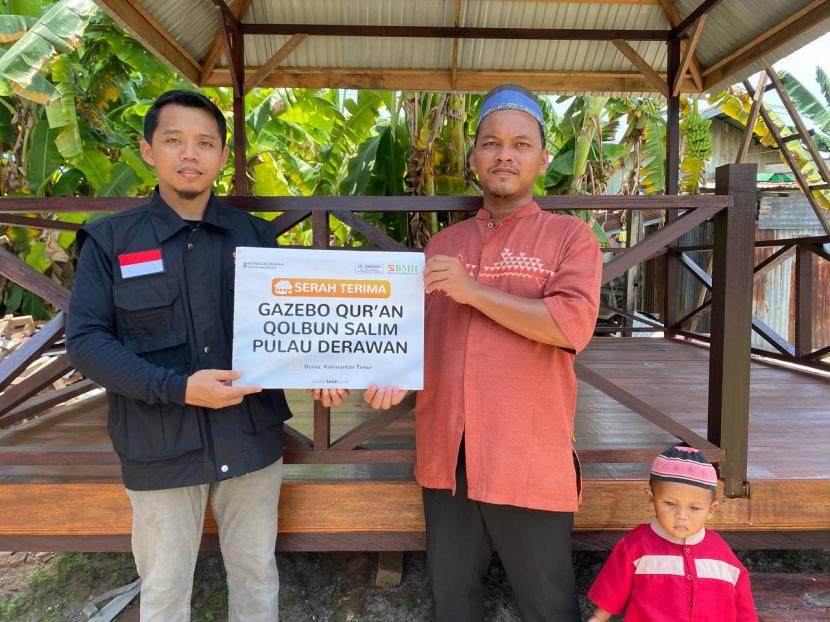 UD Barokah mendukung program pendidikan Laznas BMH di Pulau Derawan,  Berau,  dengan membangun Gazebo untuk santri menghafal Alquran.