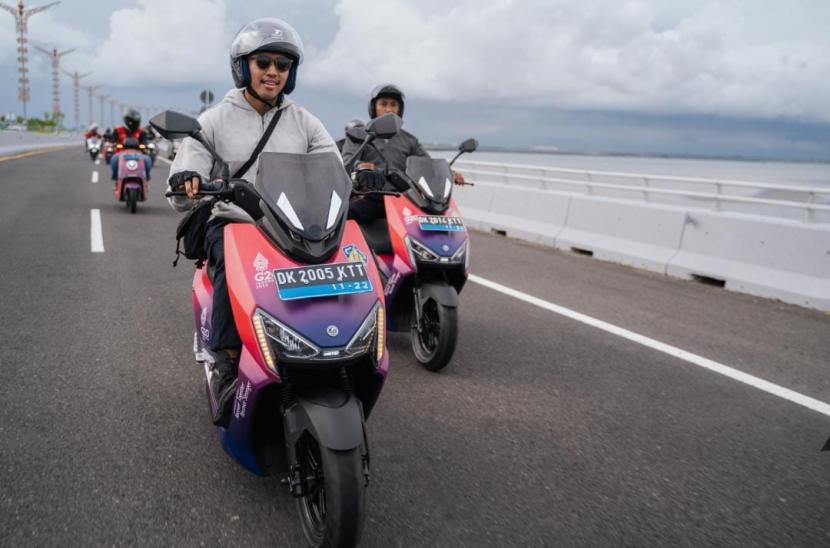 UEVO bersama komunitas motor listrik lainnya di Indonesia dapat berkontribusi dalam upaya mengurangi penggunaan bahan bakar fosil atau minyak yang menghasilkan CO2.