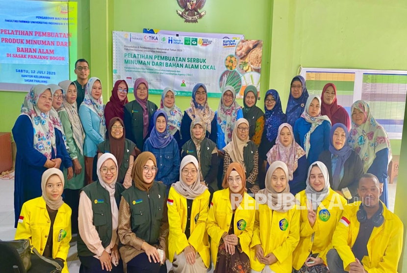 UI menggelar pelatihan pembuatan minuman herbal serbuk di Bogor.