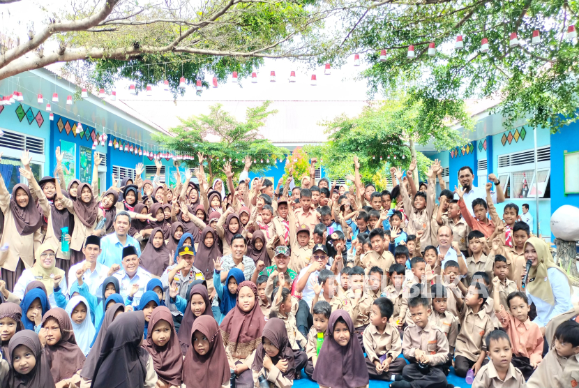 Ujicoba makan bergizi gratis untuk seluruh pelajar kelas 1 sampai kelas 6 SDN 19 Sicincin Payakumbuh Timur .