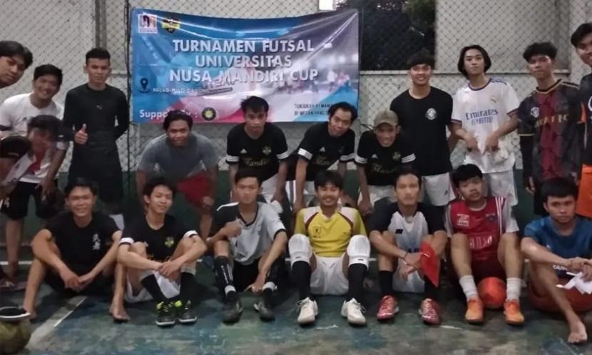 UKM (Unit Kegiatan Mahasiswa) Futsal Universitas Nusa Mandiri (UNM) kembali aktif dengan mengadakan kegiatan tanding futsal.