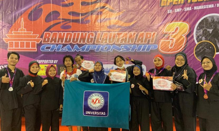 UKM (Unit Kegiatan Mahasiswa) Pencak Silat Universitas BSI (Bina Sarana Informatika) turut andil dalam kejuaraan Bandung Lautan Api Championship 3, cabor (cabang olahraga) Pencak Silat di yang digelar di Jatinangor, Sumedang, 20-21 Desember 2021 lalu.