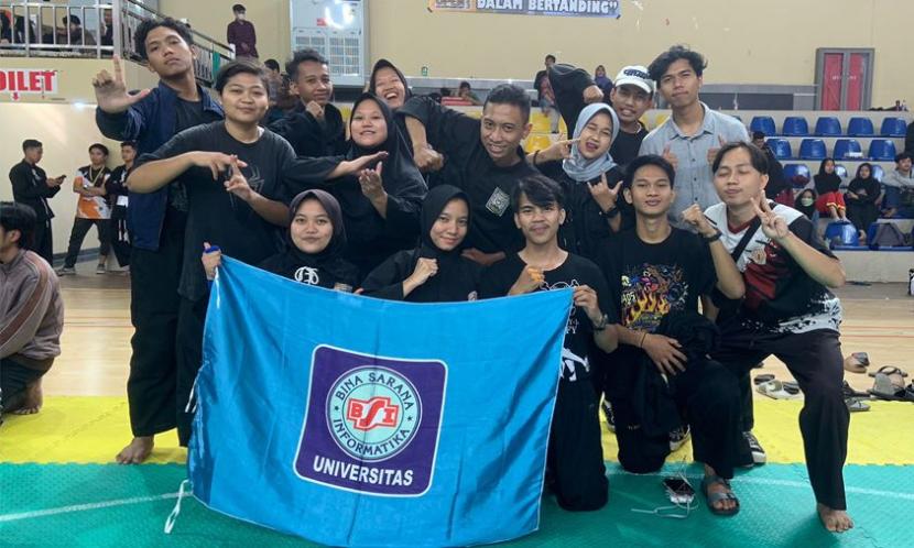 UKM (Unit Kegiatan Mahasiswa) Pencak Silat Universitas BSI Kembali menyumbangkan medali baru, dalam Kejuaraan Nasional Pencak Silat Universitas Islam Jakarta (UIJ) Championship. 