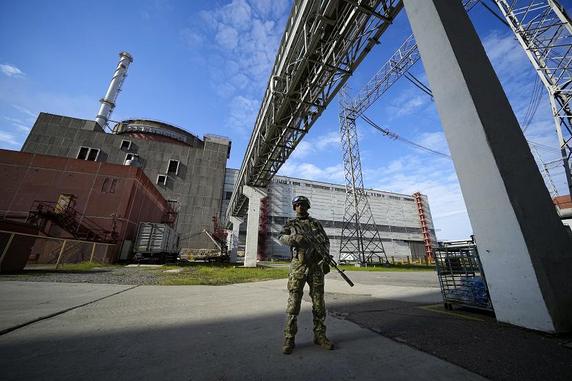 Rusia menuduh Kiev menyerang salah satu kubah di atas reaktor di pembangkit listrik tenaga nuklir (PLTN) Zaporizhzhia, Ukraina.