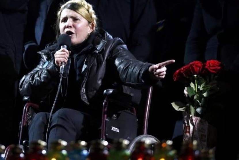 Ukrainian opposition leader Yulia Tymoshenko addresses anti-government protesters gathered in the Independence Square in Kiev February 22, 2014.