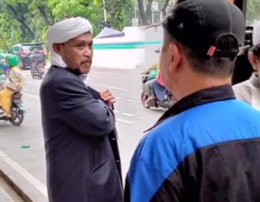 Ulama Ciawi, Kabupaten Bogor, KH Khoerul Anam mengaku diperintahkan seseorang bernama Edy untuk menggelar demo di Monas dan setiap jamaah dibayar Rp 150 ribu.