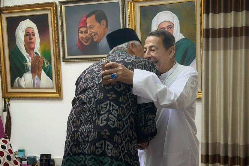 Ulama Habib Luthfi bin Yahya (kanan) dan Gubernur Jawa Tengah sekaligus bakal calon presiden (capres) Ganjar Pranowo. 