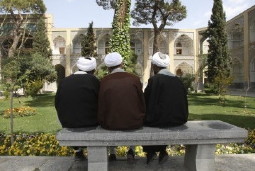 Ulama Iran di Pesantren Sadr, Isfahan.