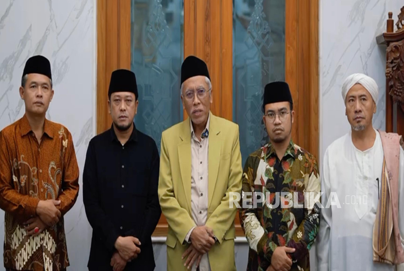 Ulama Jawa Timur mengajak seluruh masyarakat untuk menjaga perdamaian dan persatuan bangsa.