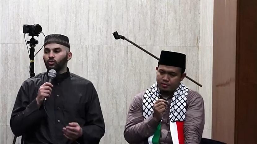 Ulama muda Palestina, Ustaz Marzooq Ibrahim Muhammad Jarrah Al-Hafidz mengisi kajian usai shalat tarawih di Masjid Jogokariyan, Kota Yogyakarta, Jumat (24/3/2023) malam.
