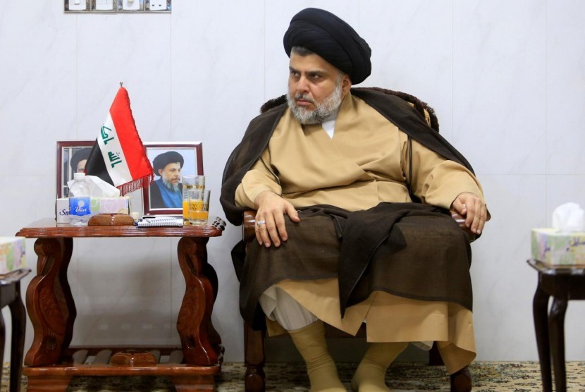 Ulama syiah Irak Moqtada al-Sadr bertemu dengan duta besar Turki, Yordania, Arab Saudi, Suriah dan Kuwait di Najaf, Irak, Jumat, 18 Mei 2018.