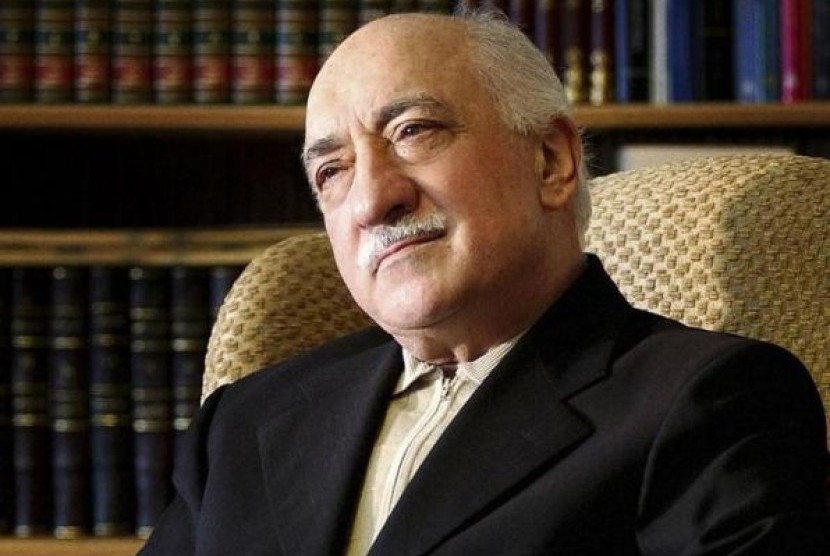 Ulama Turki yang tinggal di AS,  Fethullah Gulen.