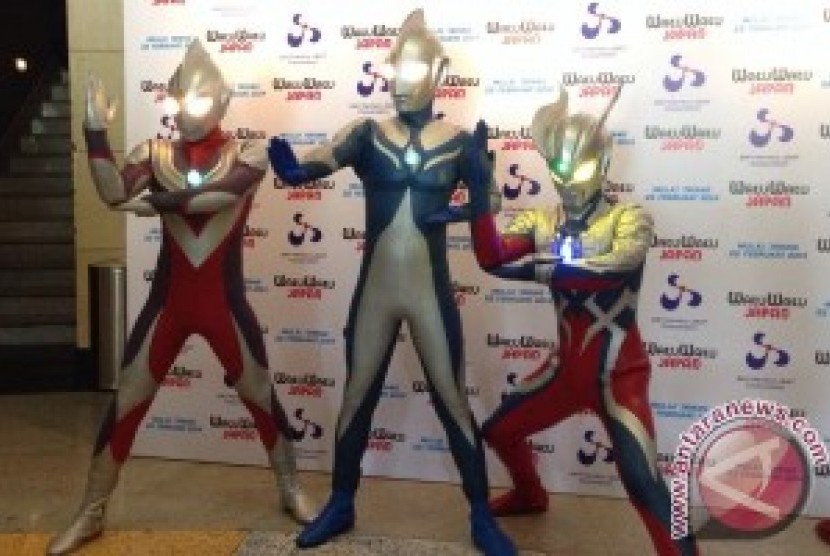 Ultraman Live Cosmos tampil besok di Balai Sarbini Jakarta.
