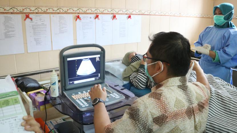 Rumah Sakit Rumah Sehat Terpadu Dompet Dhuafa (RST) turut mendukung kegiatan Dinas Kesehatan dalam pembinaan bidan poned (Pelayanan Obstetri Neonatus Esensial Dasar) di Puskesmas yang berada di daerah Kabupaten Bogor.