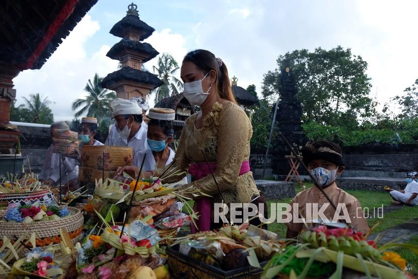 Perayaan Hari Raya Galungan Di Jembrana Bali Republika Online 9603